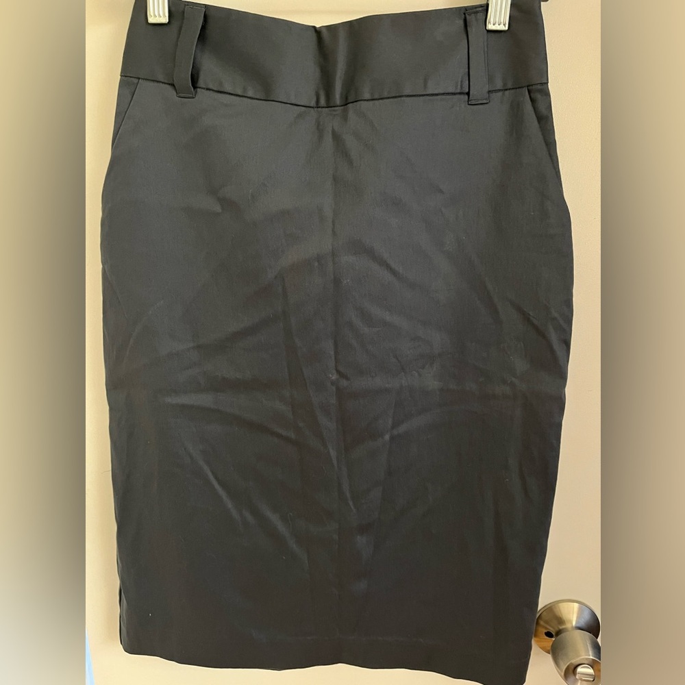 Banana Republic Pencil Skirt - Lined, pockets size 2